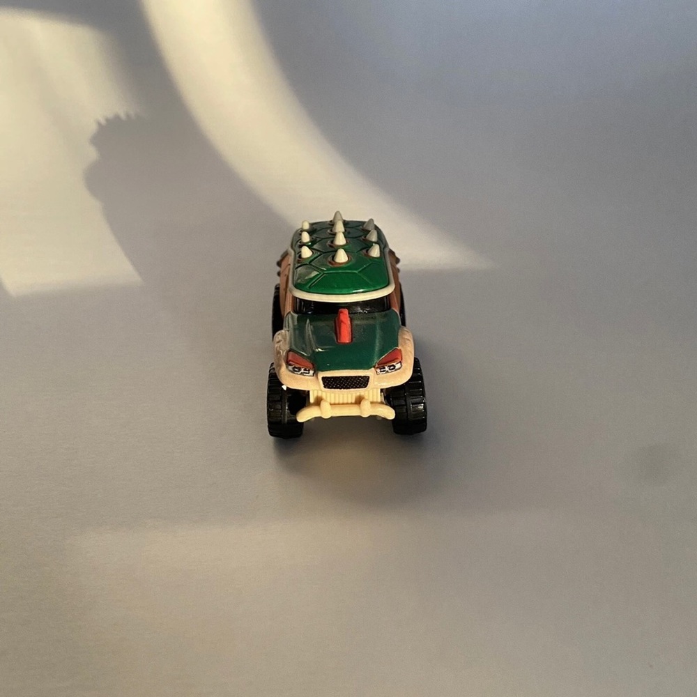 Lot-4 Mario Bros. Hot Wheels Die Cast Toy cars, Yoshi, Donkey Kong, Bowser, Toad - Picture 6 of 16